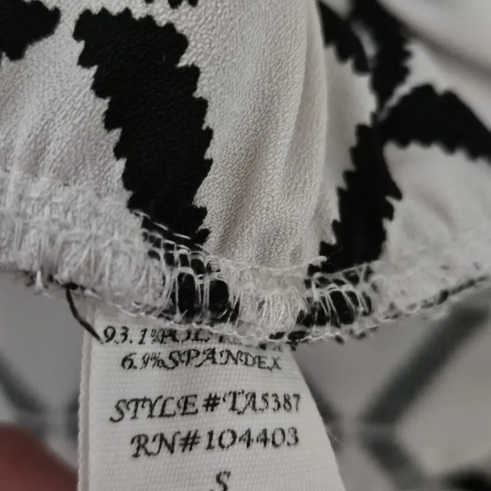 Black and White Short Shorts with Pockets Size Small